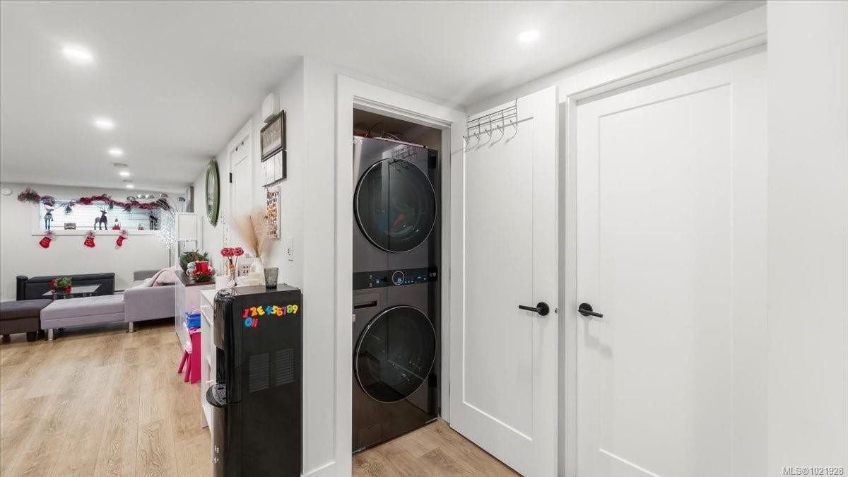 1021 Tillicum Rd, Esquimalt, BC