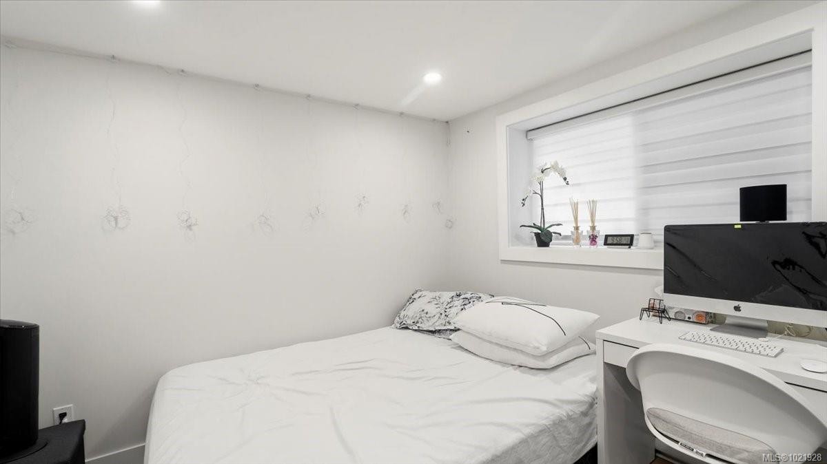 1021 Tillicum Rd, Esquimalt, BC