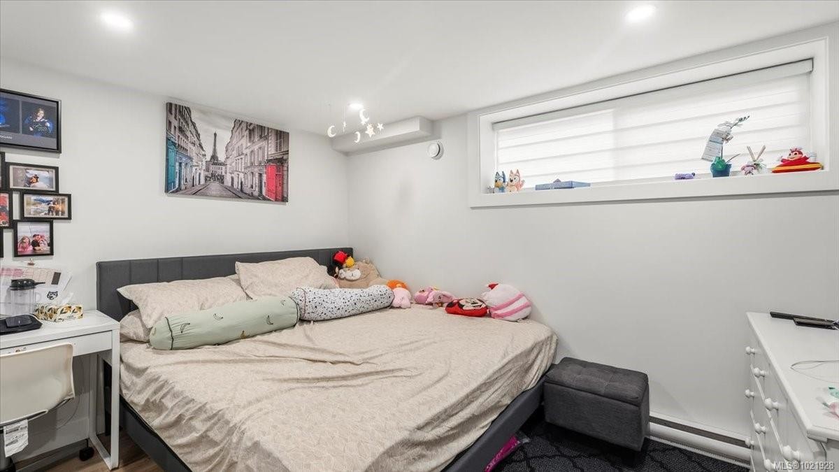 1021 Tillicum Rd, Esquimalt, BC