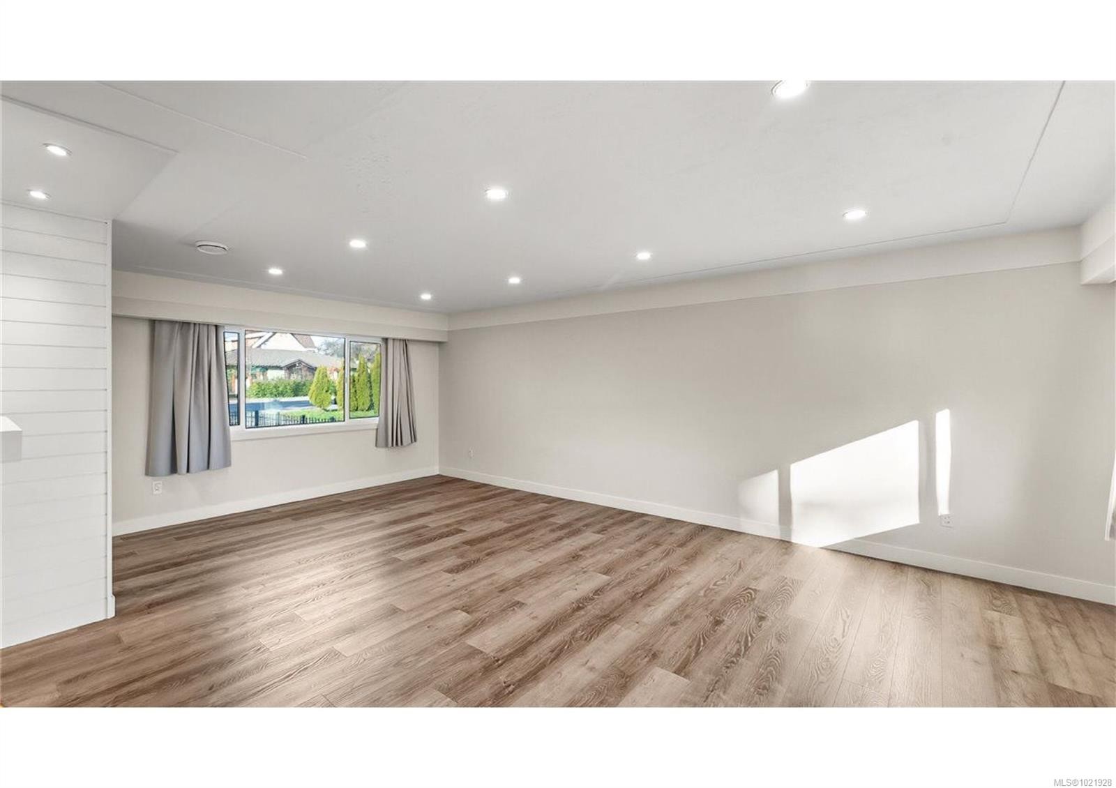 1021 Tillicum Rd, Esquimalt, BC