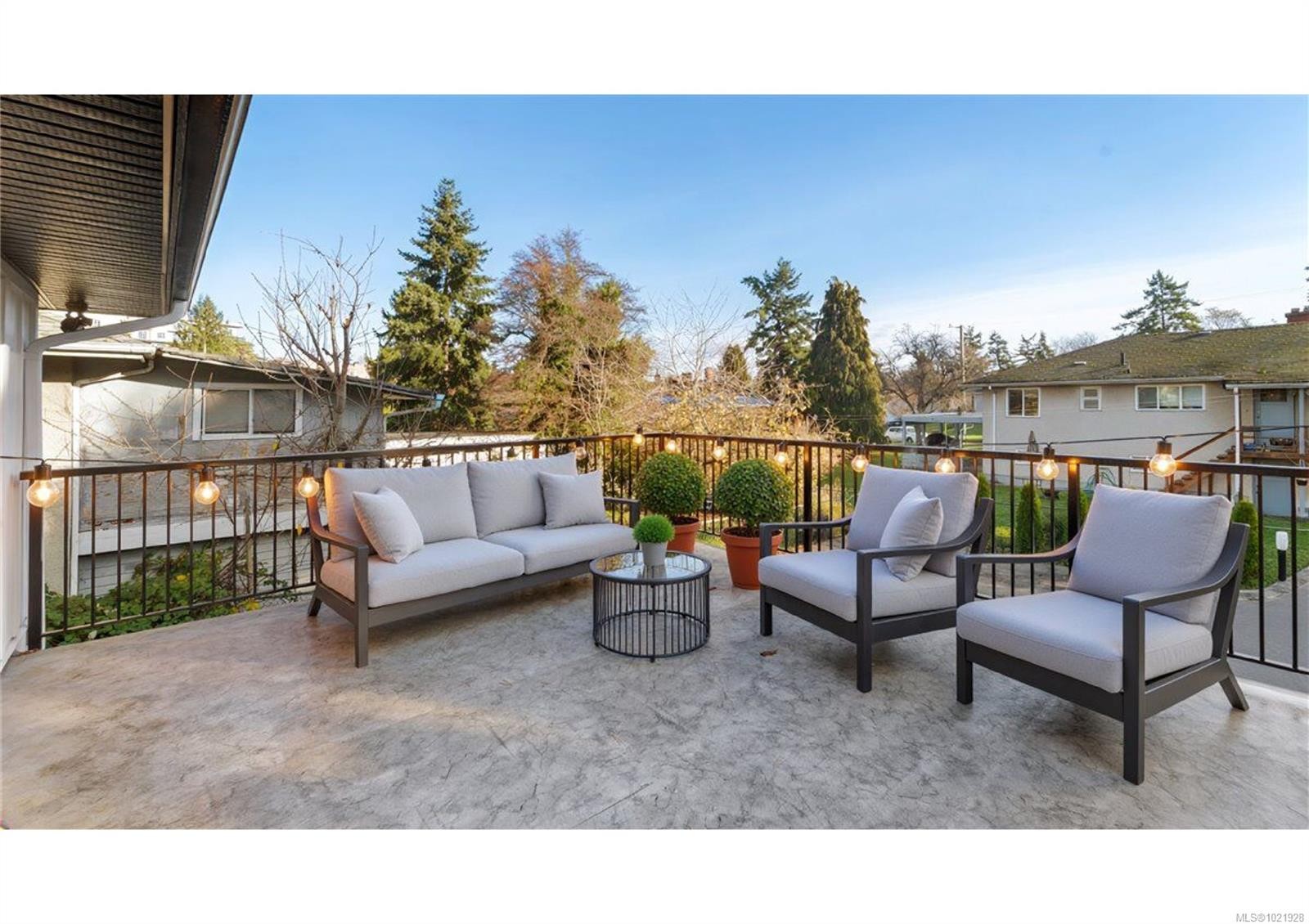 1021 Tillicum Rd, Esquimalt, BC