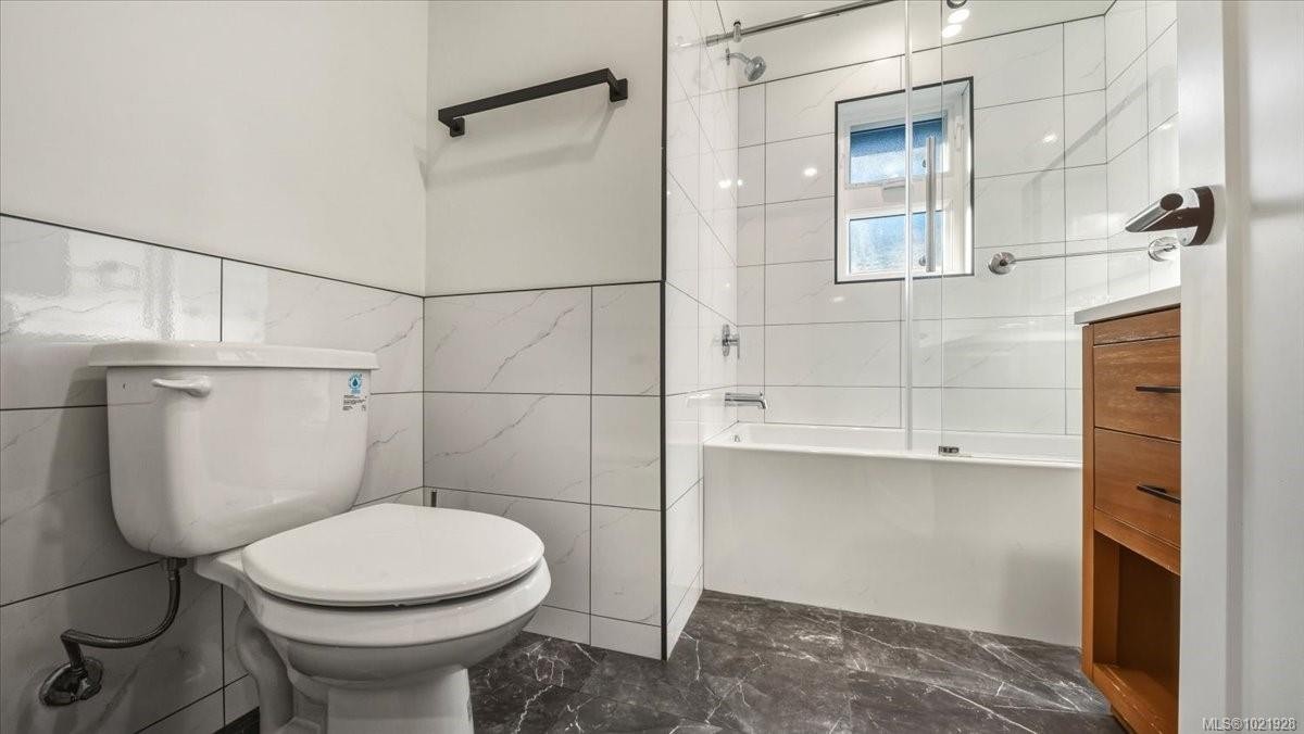 1021 Tillicum Rd, Esquimalt, BC