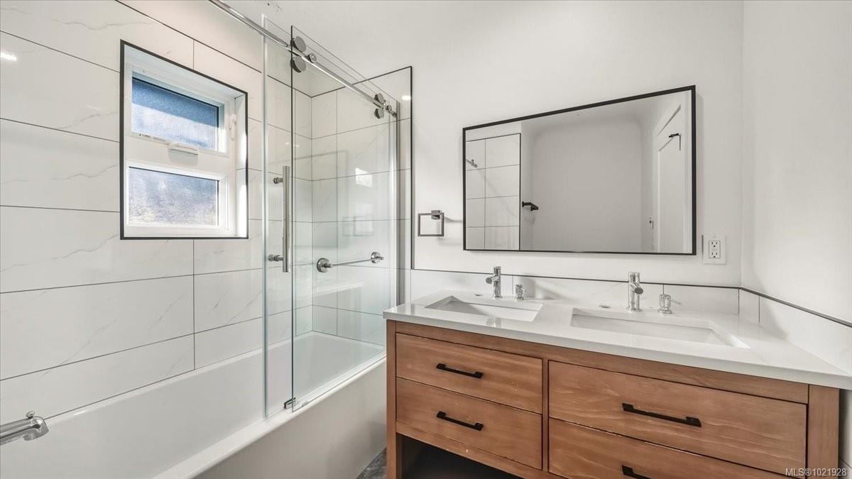 1021 Tillicum Rd, Esquimalt, BC