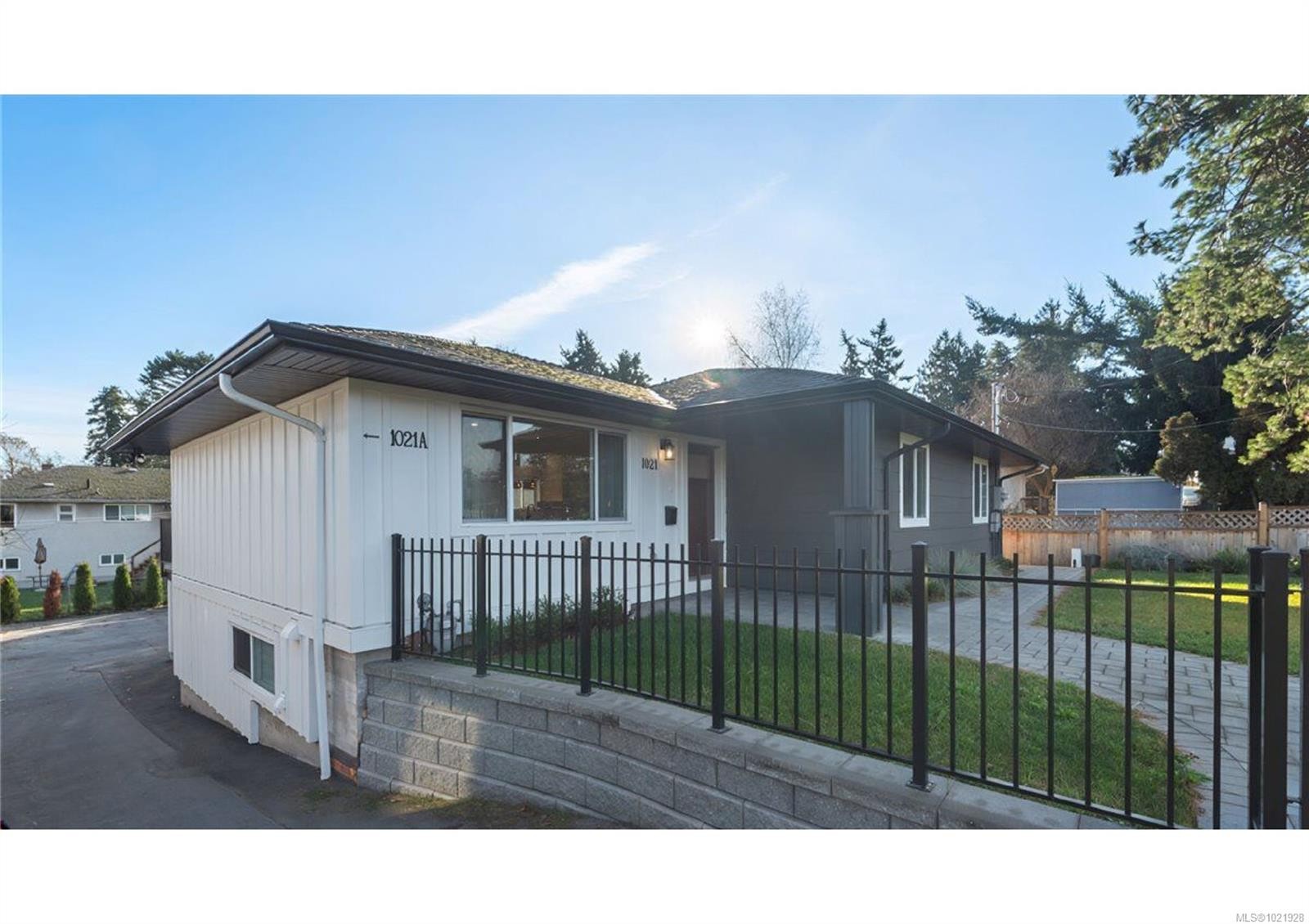 1021 Tillicum Rd, Esquimalt, BC