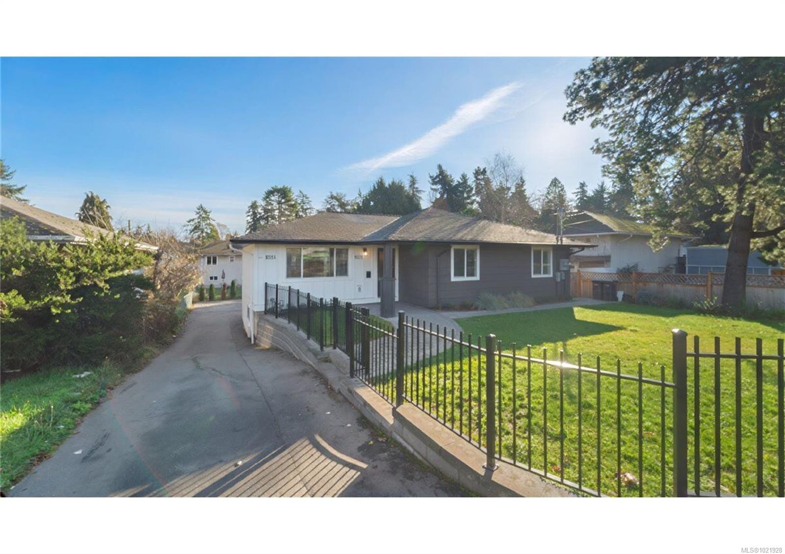 1021 Tillicum Rd, Esquimalt, BC
