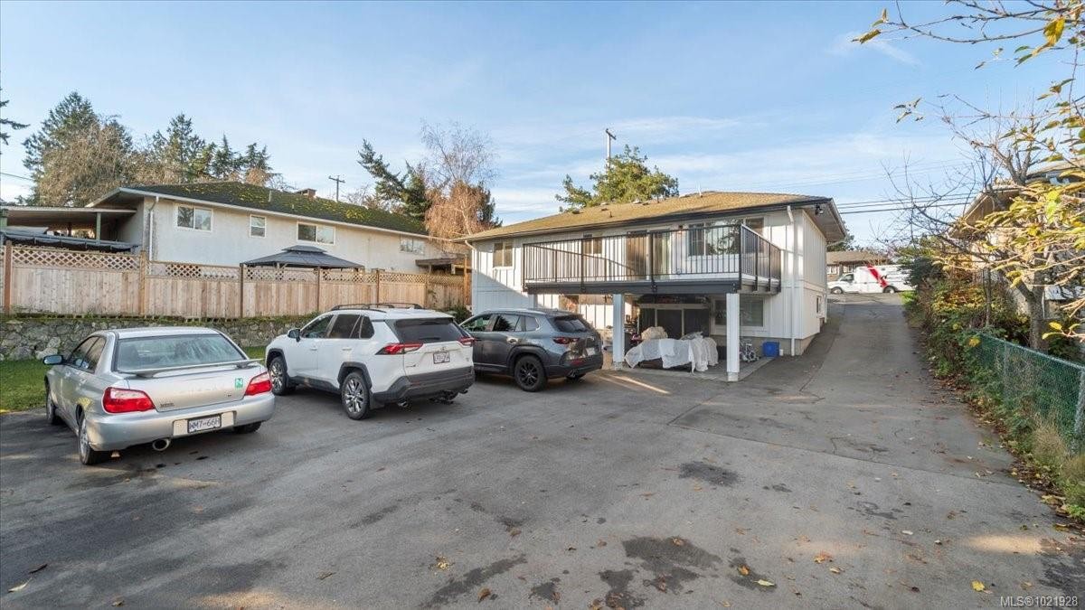 1021 Tillicum Rd, Esquimalt, BC