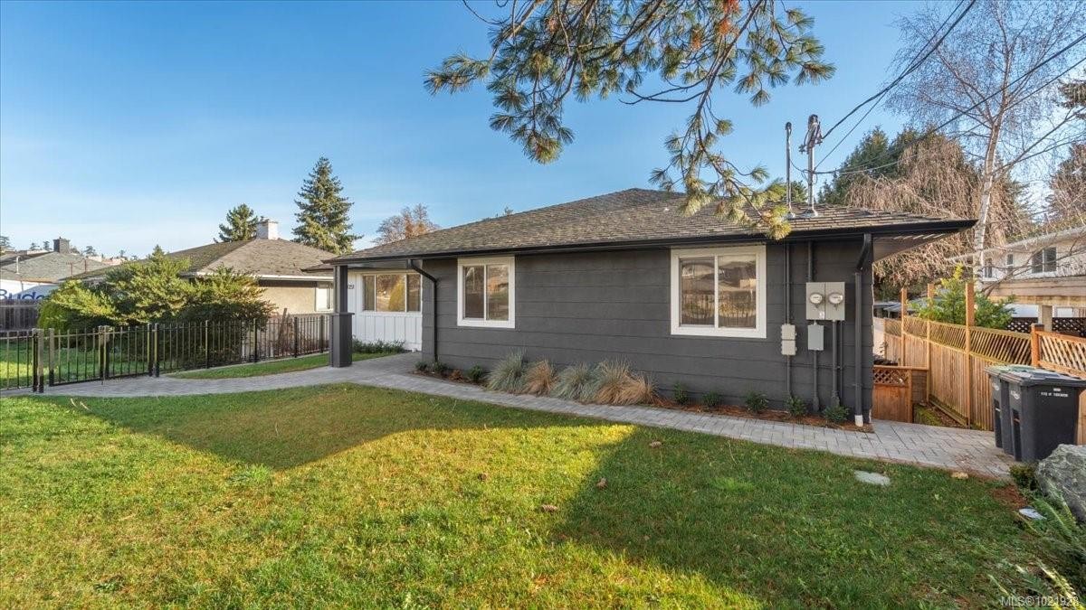 1021 Tillicum Rd, Esquimalt, BC