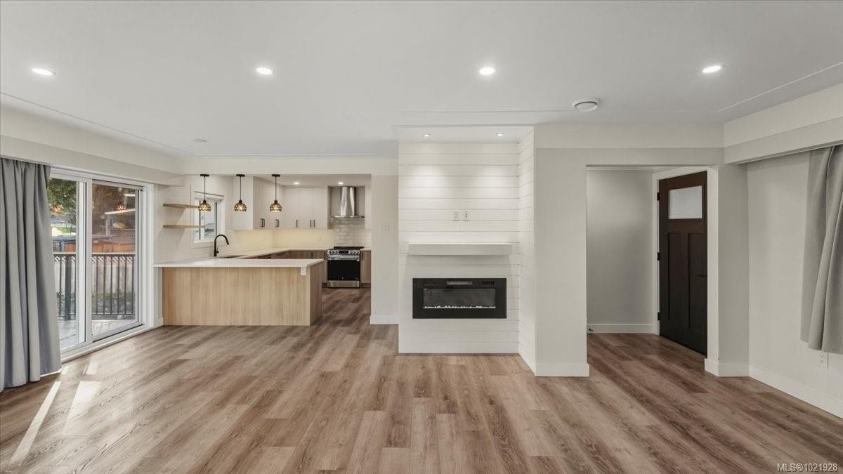 1021 Tillicum Rd, Esquimalt, BC