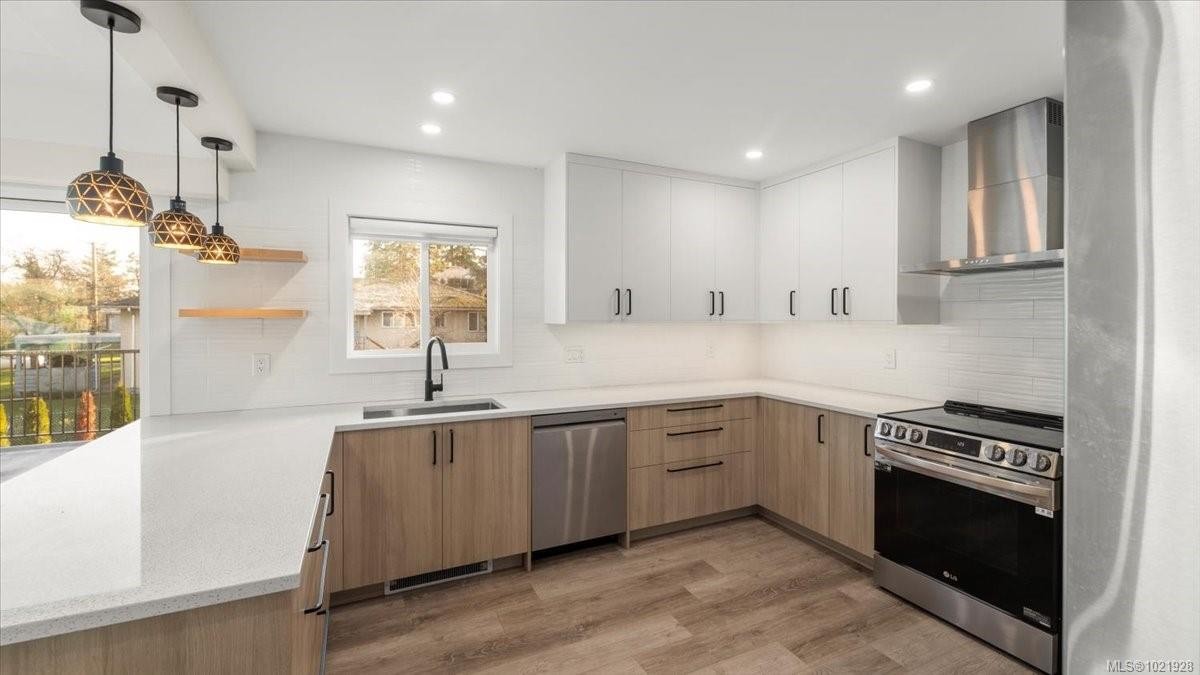 1021 Tillicum Rd, Esquimalt, BC