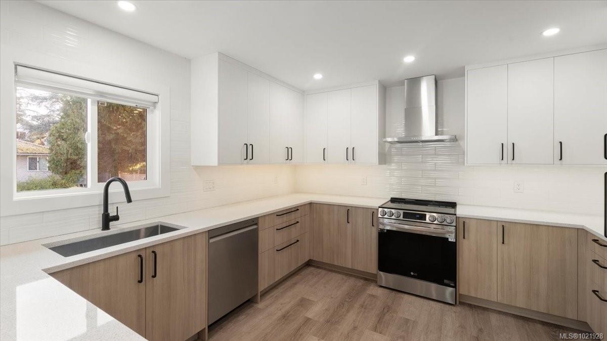 1021 Tillicum Rd, Esquimalt, BC