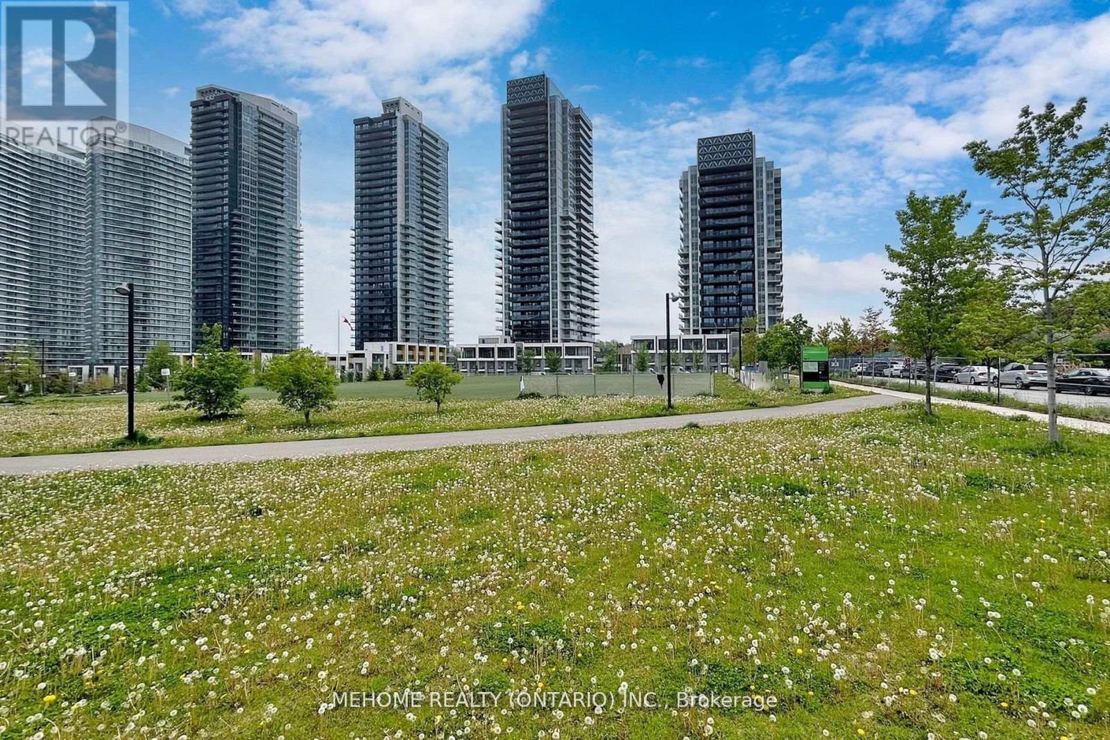 1608 - 95 Mcmahon Drive E, Toronto, ON - Outdoor With Facade