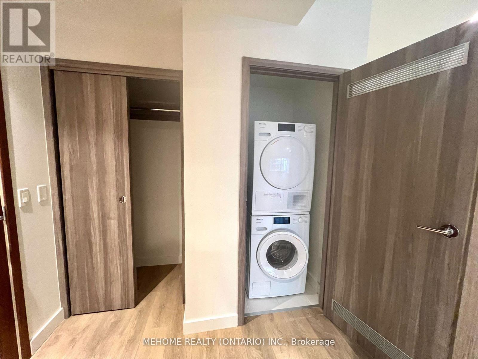 1608 - 95 Mcmahon Drive E, Toronto, ON - Indoor Photo Showing Laundry Room