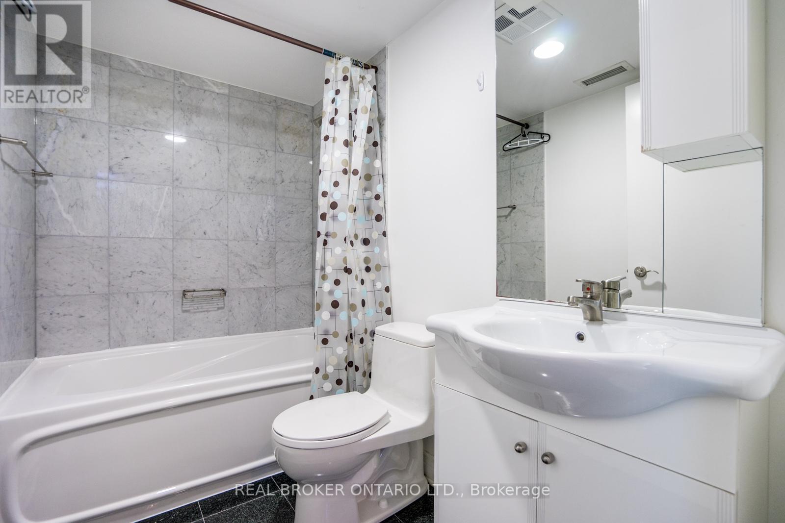 504 - 16 Harrison Garden Boulevard, Toronto, ON - Indoor Photo Showing Bathroom