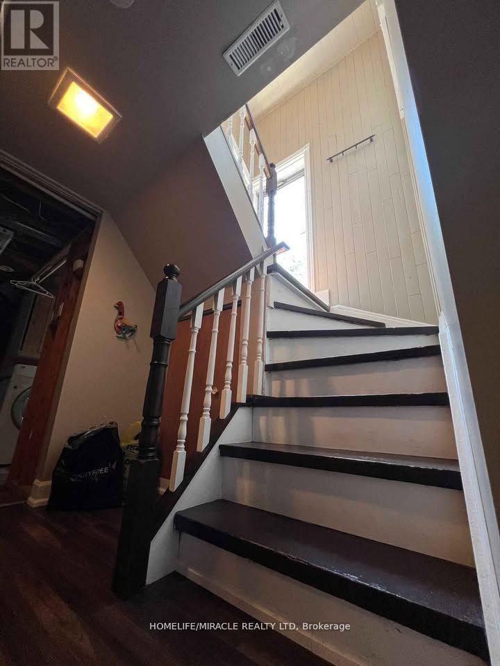 141 Bexhill Avenue, Toronto, ON - Indoor Photo Showing Other Room