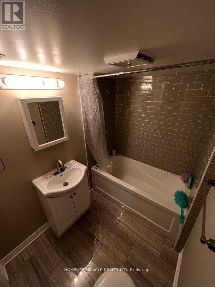141 Bexhill Avenue, Toronto, ON - Indoor Photo Showing Bathroom