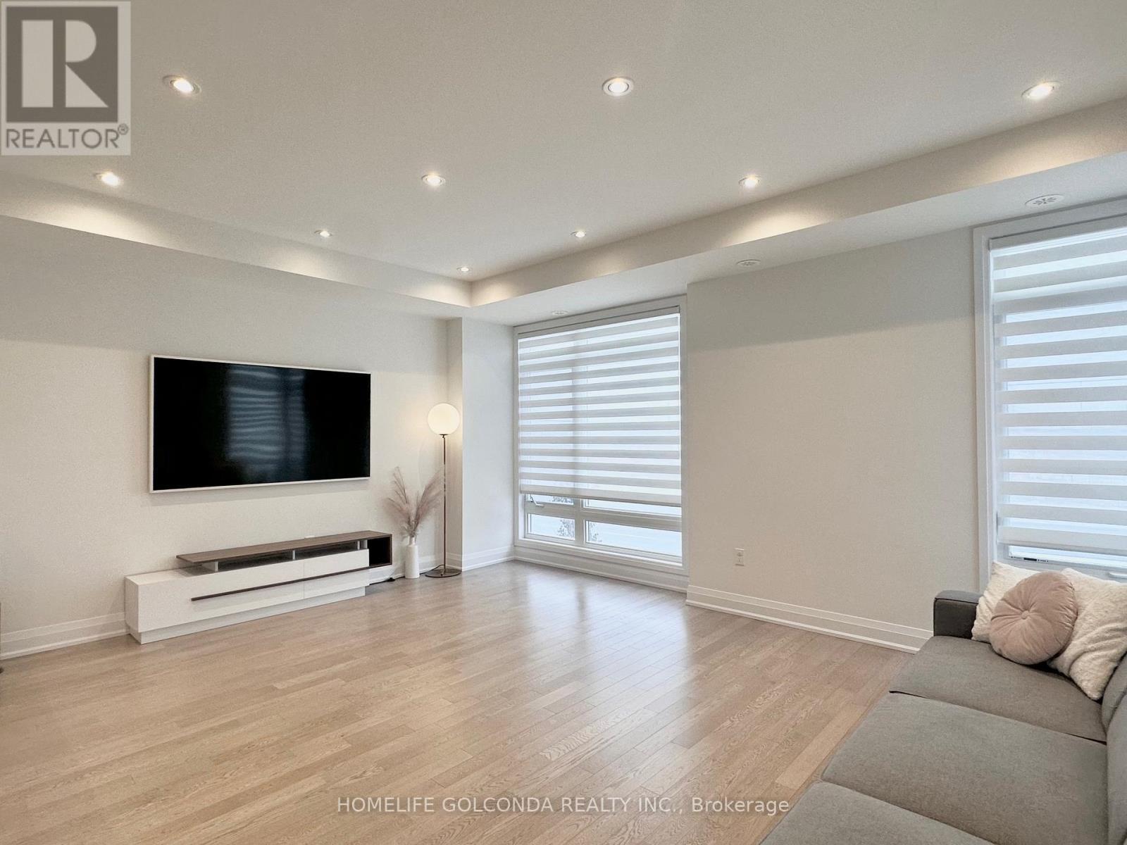 206 Moneypenny Place, Vaughan, ON - Indoor Photo Showing Living Room