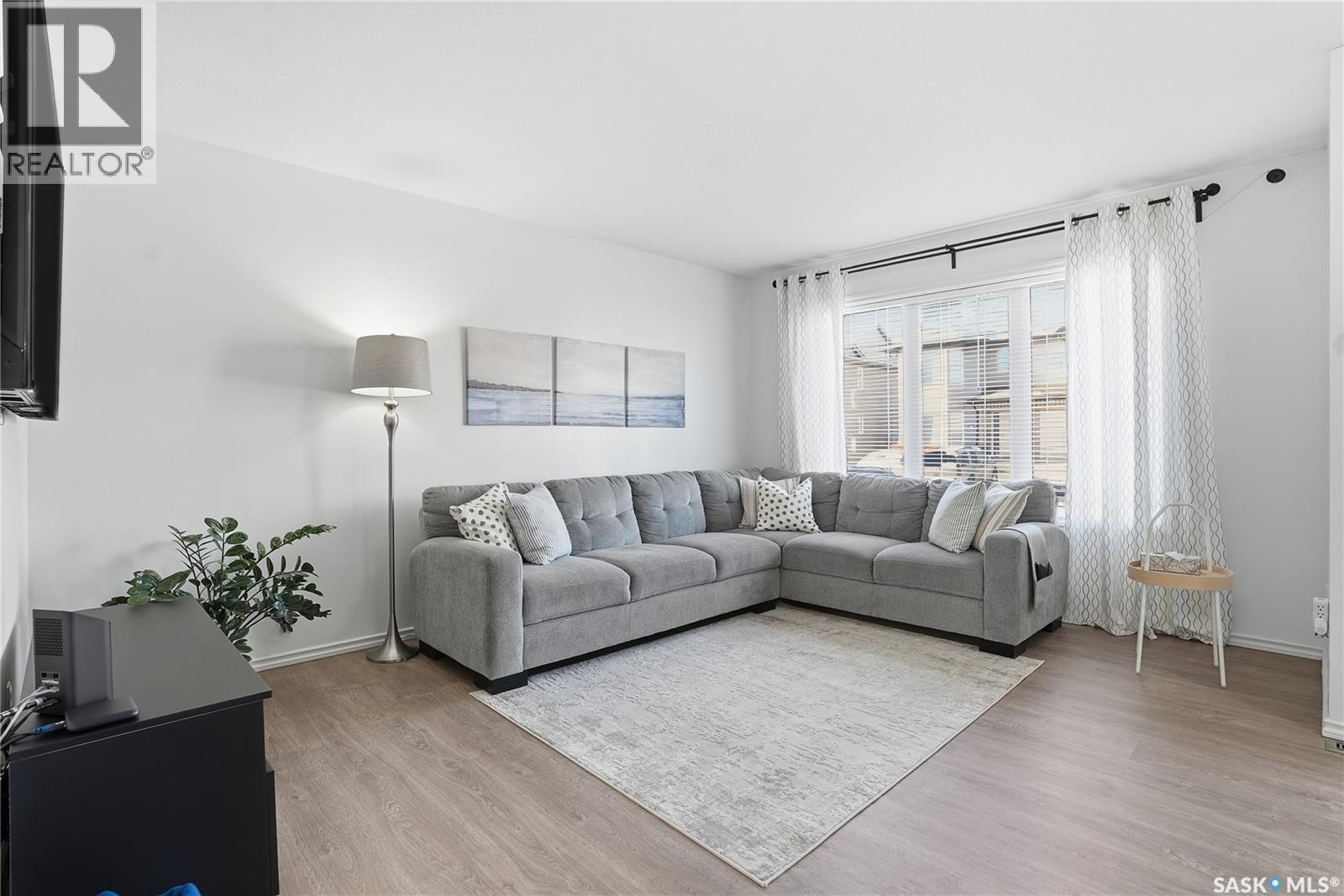 120 303 Slimmon Place, Saskatoon, SK - Indoor Photo Showing Living Room