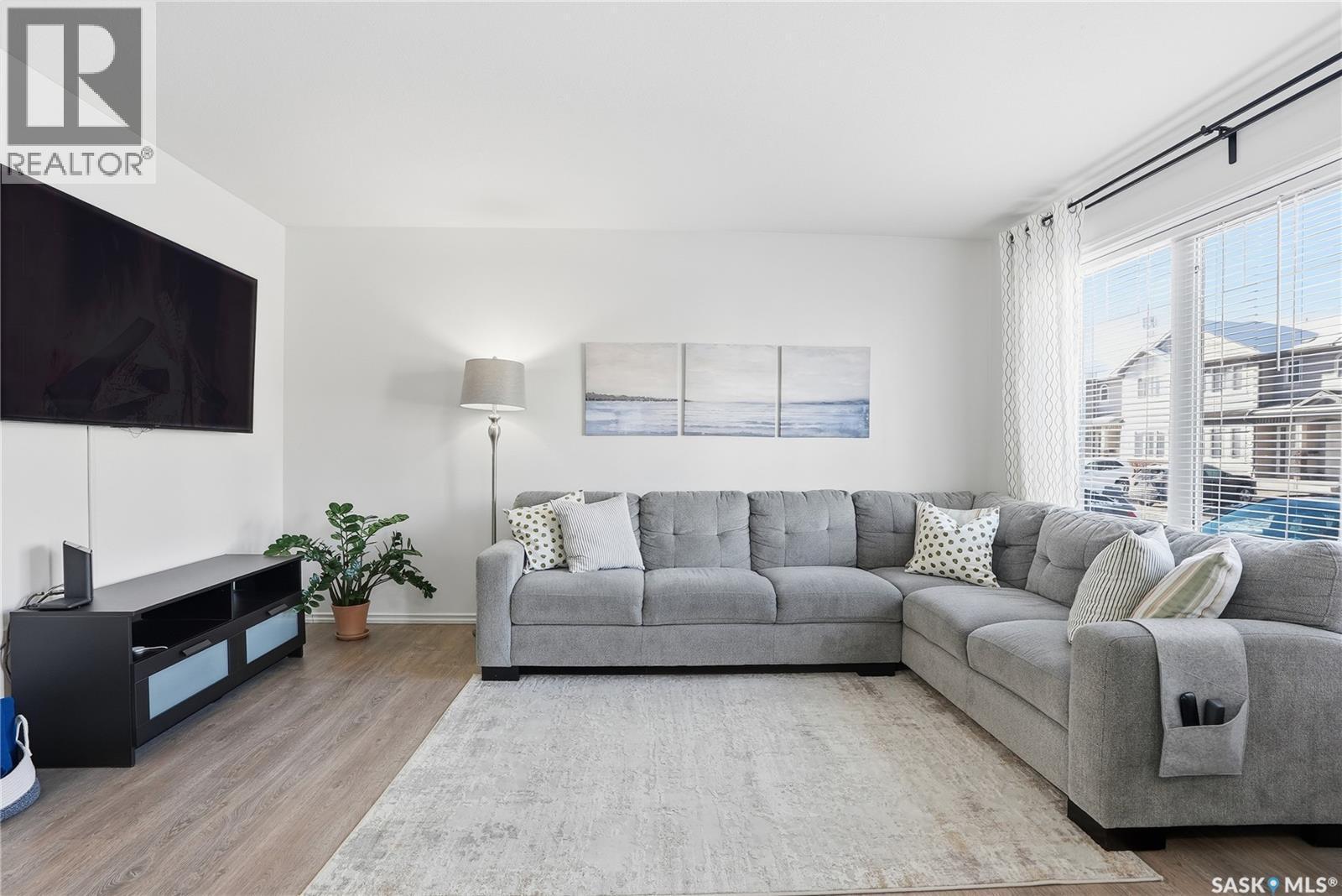 120 303 Slimmon Place, Saskatoon, SK - Indoor Photo Showing Living Room