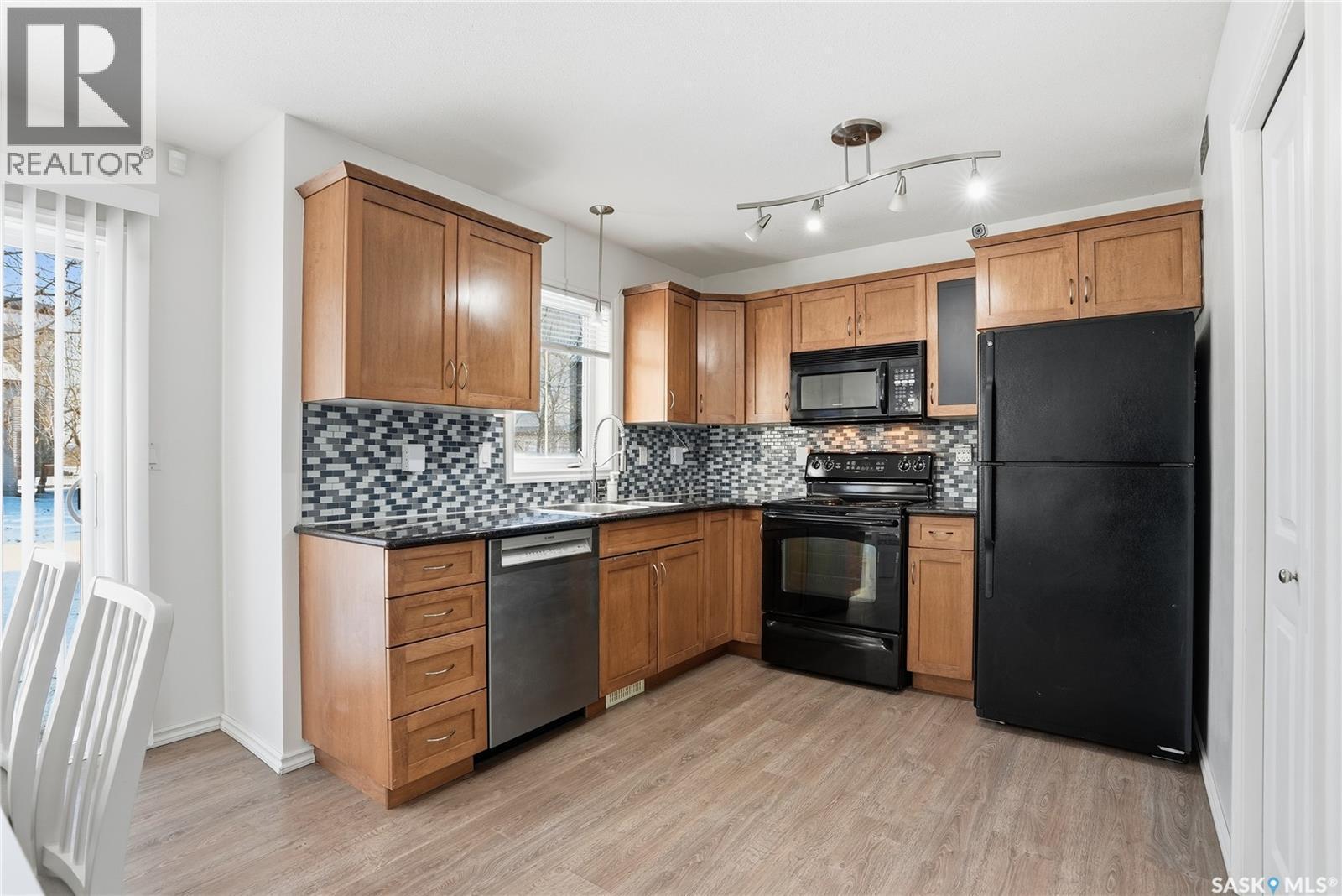 120 303 Slimmon Place, Saskatoon, SK - Indoor Photo Showing Kitchen
