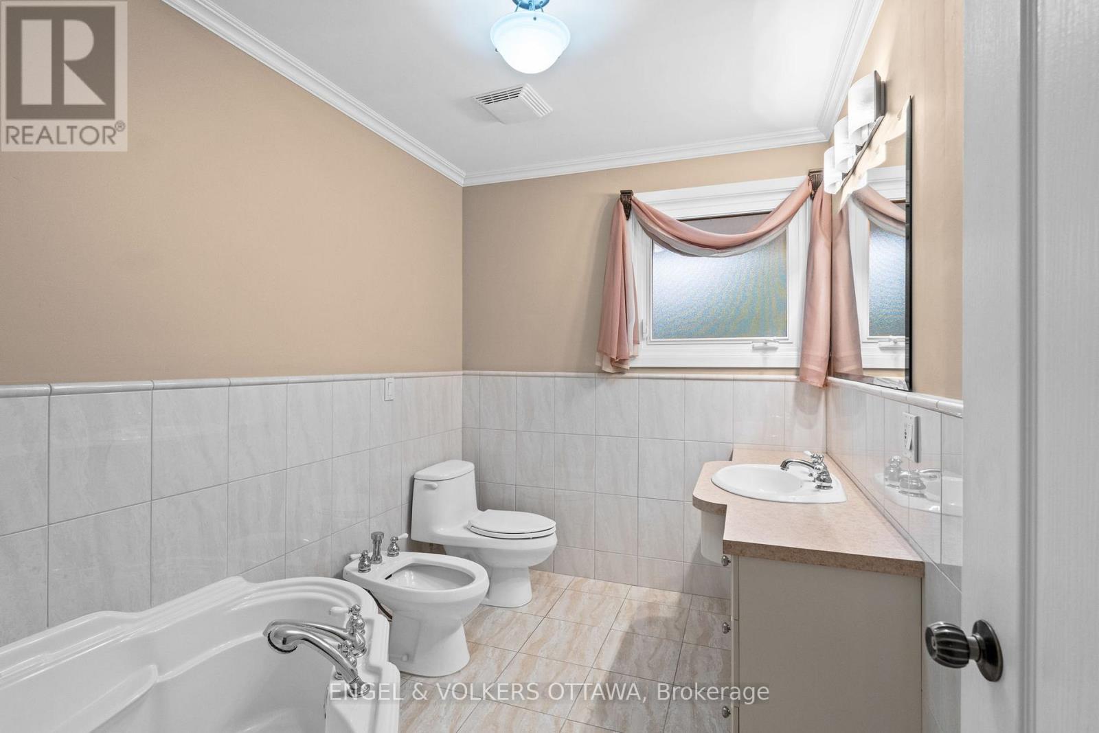 3348 Kodiak Street, Ottawa, ON - Indoor Photo Showing Bathroom
