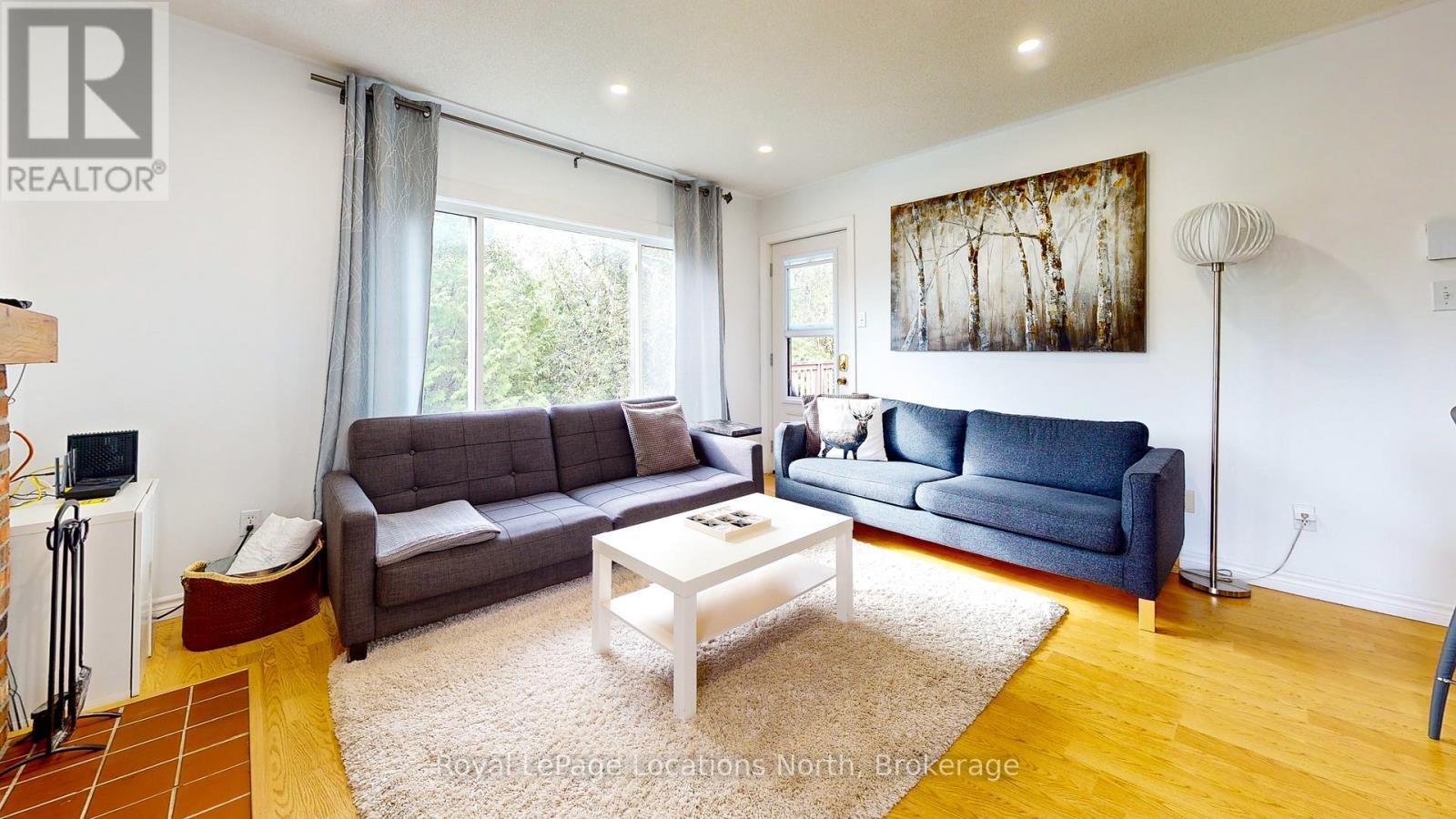 101 - 23 Dawson Drive, Collingwood, ON - Indoor Photo Showing Living Room