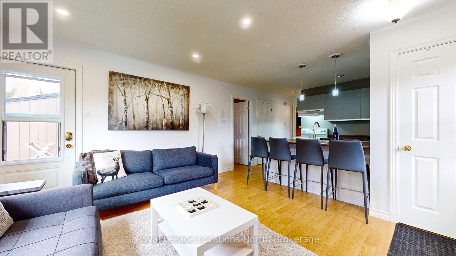 101 - 23 Dawson Drive, Collingwood, ON - Indoor Photo Showing Living Room