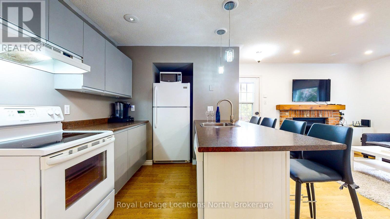 101 - 23 Dawson Drive, Collingwood, ON - Indoor Photo Showing Kitchen