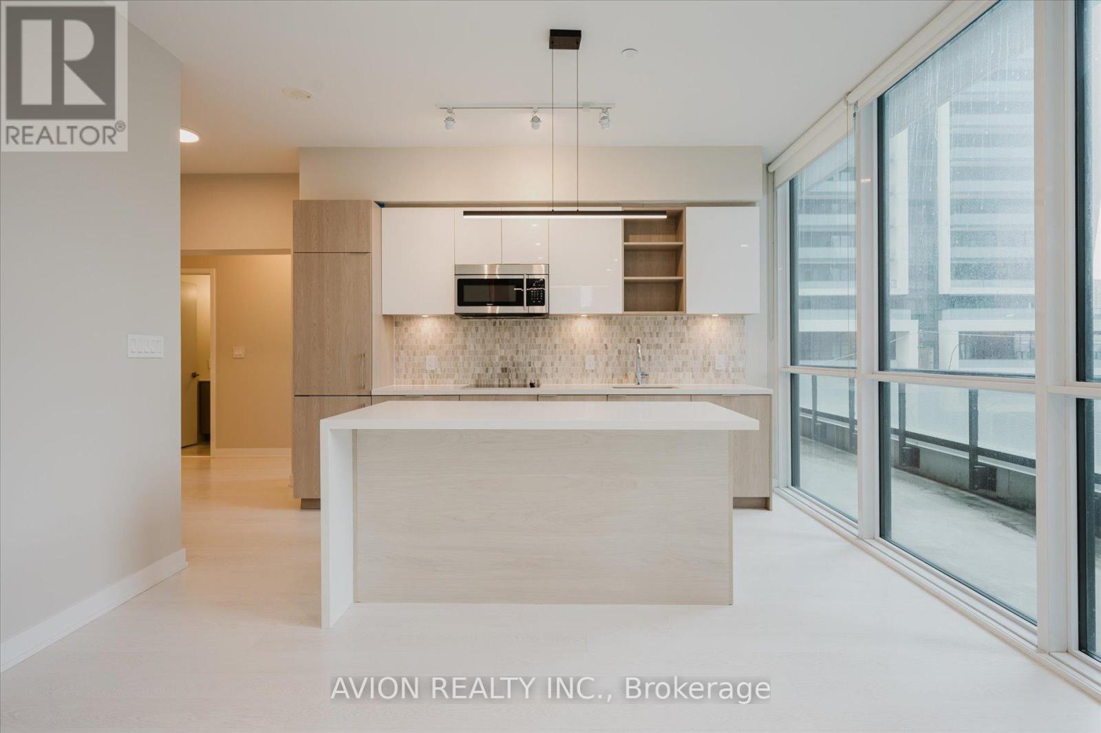 402 - 50 Ordnance Street, Toronto, ON - Indoor Photo Showing Kitchen