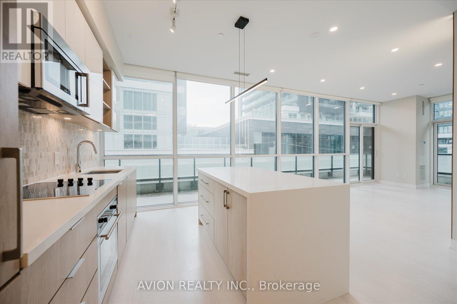 402 - 50 Ordnance Street, Toronto, ON - Indoor Photo Showing Kitchen With Upgraded Kitchen