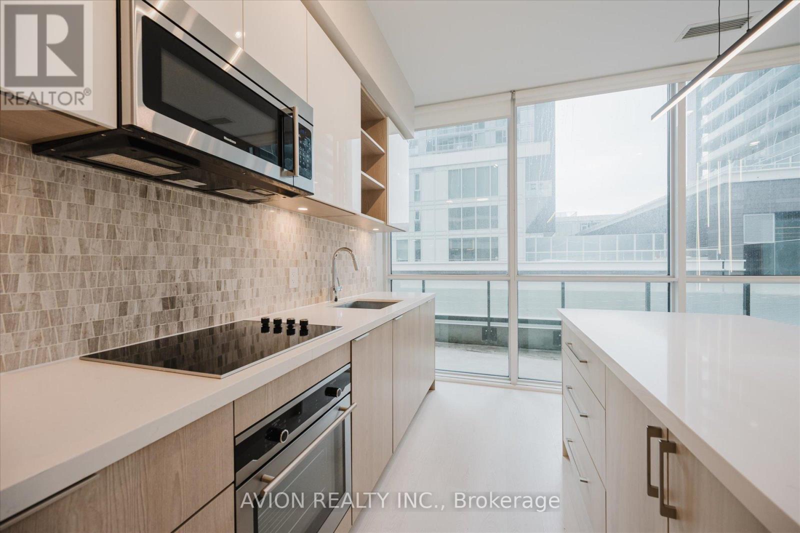 402 - 50 Ordnance Street, Toronto, ON - Indoor Photo Showing Kitchen