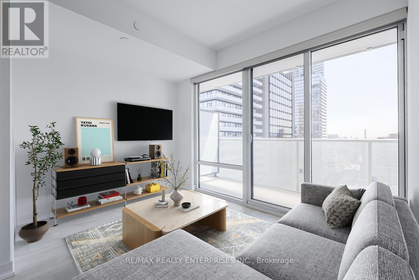 1401 - 501 Yonge Street, Toronto, ON - Indoor Photo Showing Living Room