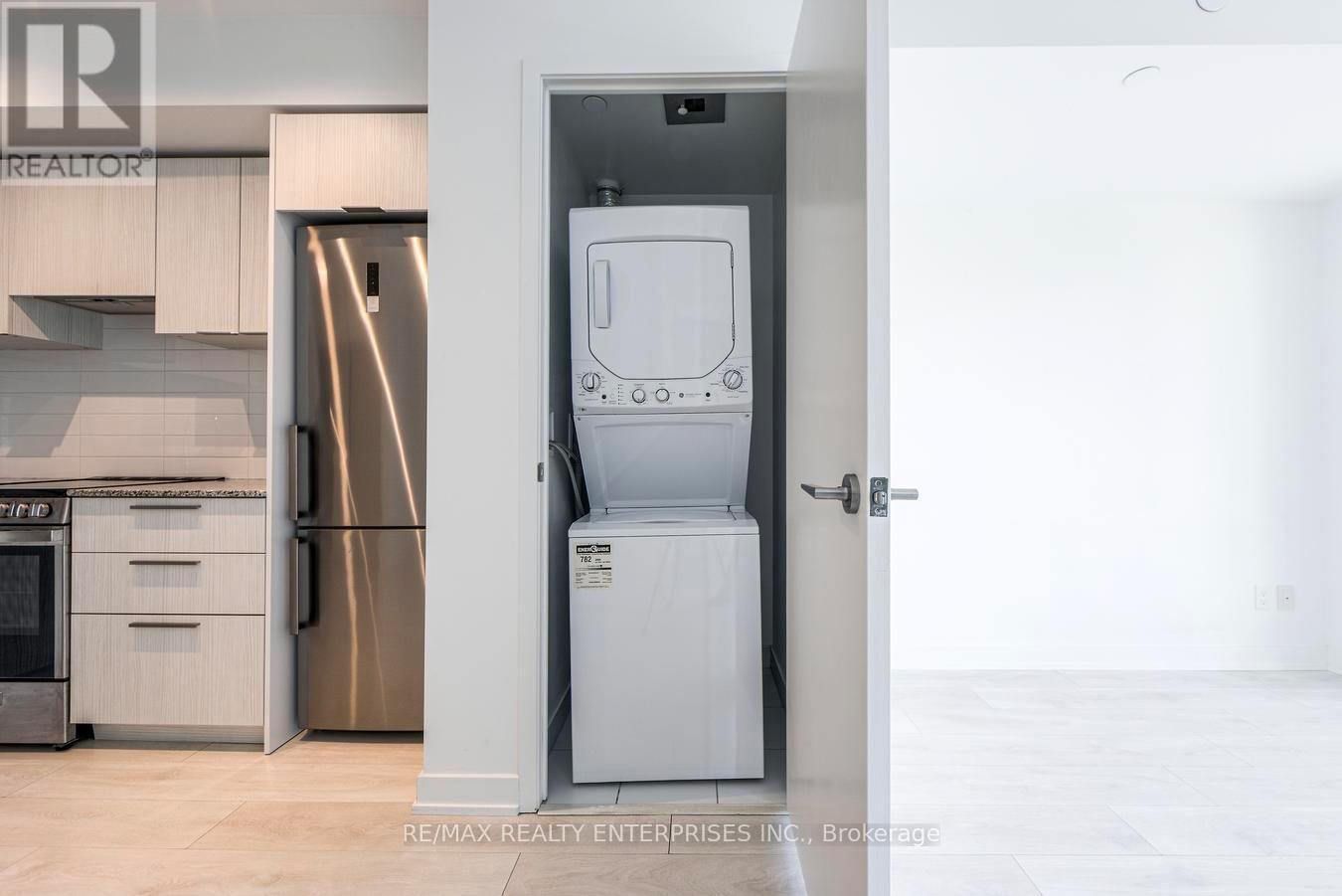 1401 - 501 Yonge Street, Toronto, ON - Indoor Photo Showing Laundry Room