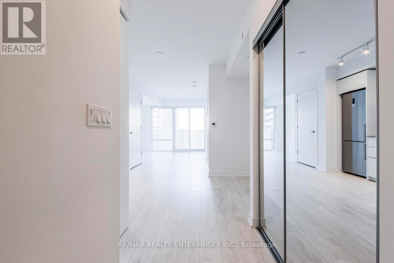 1401 - 501 Yonge Street, Toronto, ON - Indoor Photo Showing Other Room