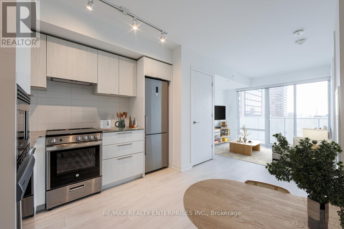 1401 - 501 Yonge Street, Toronto, ON - Indoor Photo Showing Kitchen
