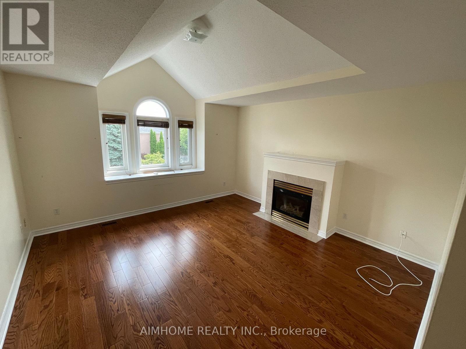 120 Sweet Water Crescent, Richmond Hill, ON - Indoor With Fireplace