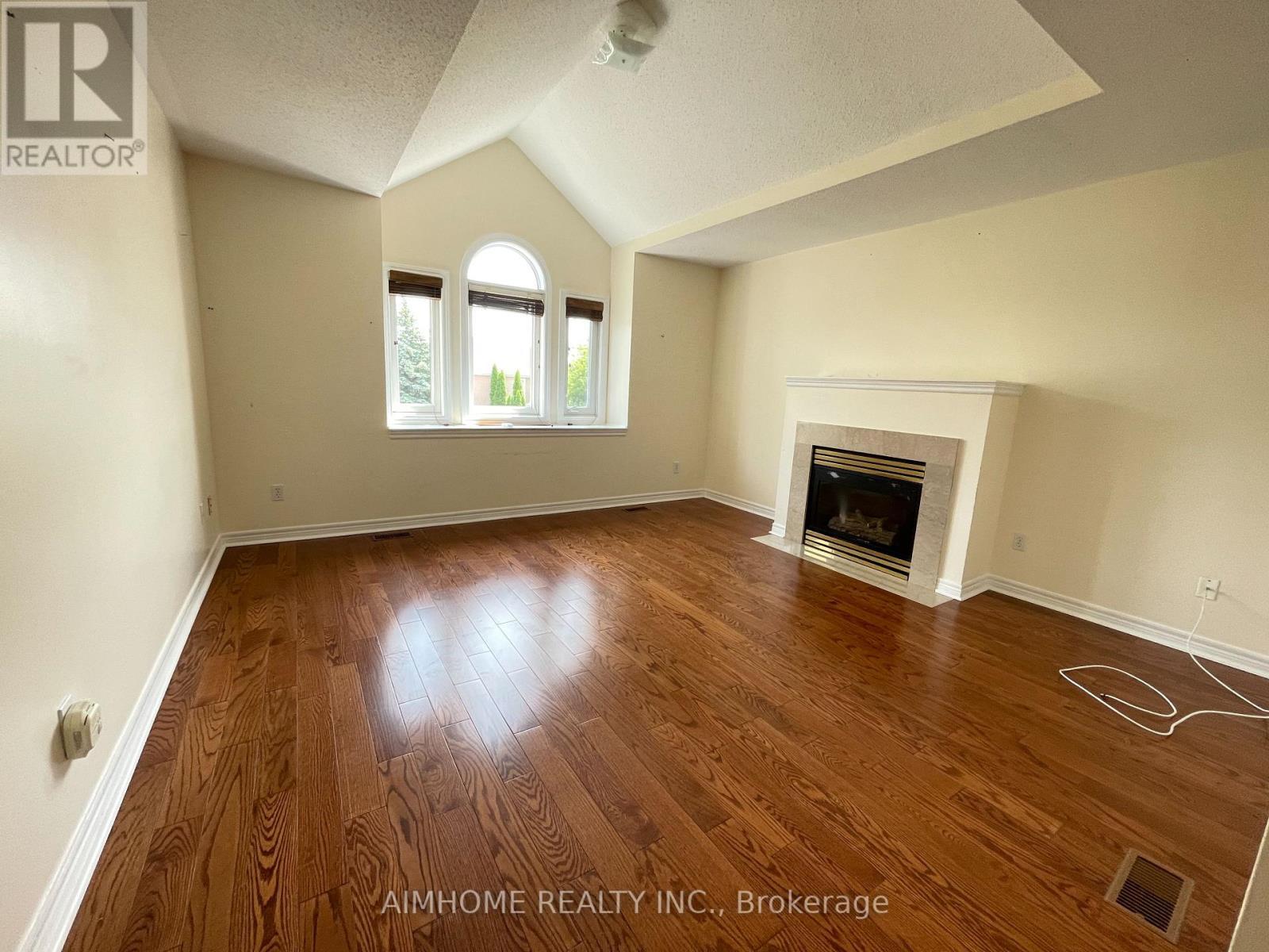 120 Sweet Water Crescent, Richmond Hill, ON - Indoor With Fireplace