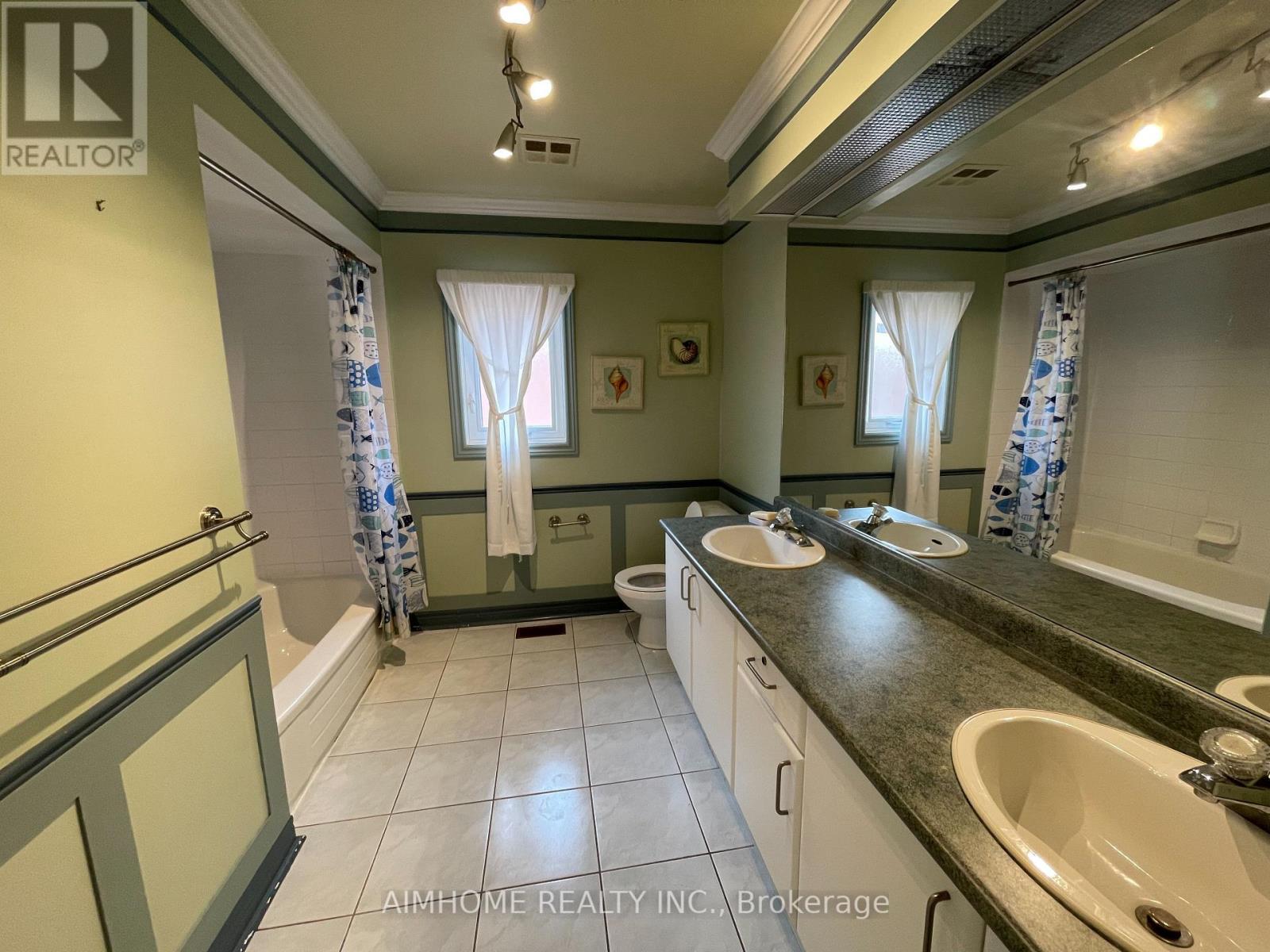 120 Sweet Water Crescent, Richmond Hill, ON - Indoor Photo Showing Bathroom