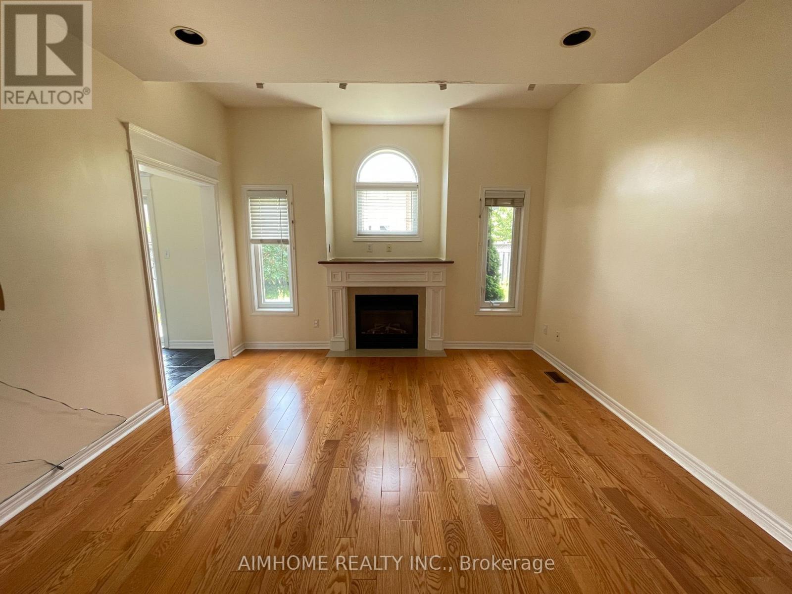 120 Sweet Water Crescent, Richmond Hill, ON - Indoor Photo Showing Living Room With Fireplace