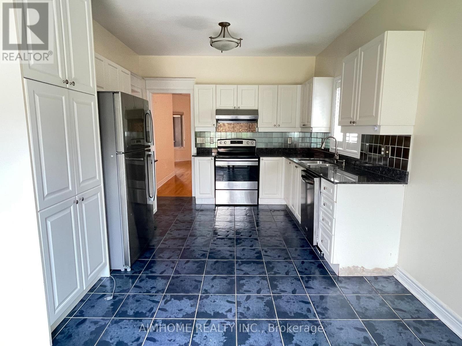 120 Sweet Water Crescent, Richmond Hill, ON - Indoor Photo Showing Kitchen