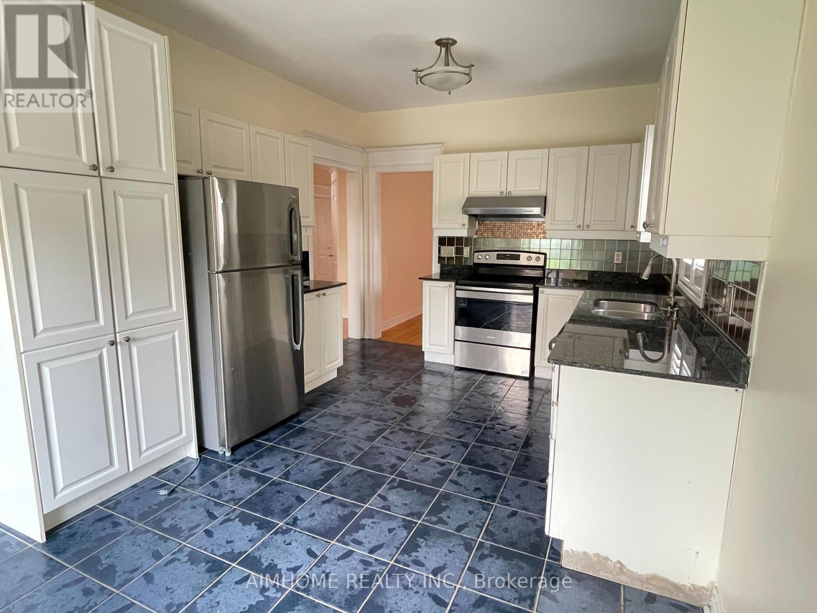 120 Sweet Water Crescent, Richmond Hill, ON - Indoor Photo Showing Kitchen