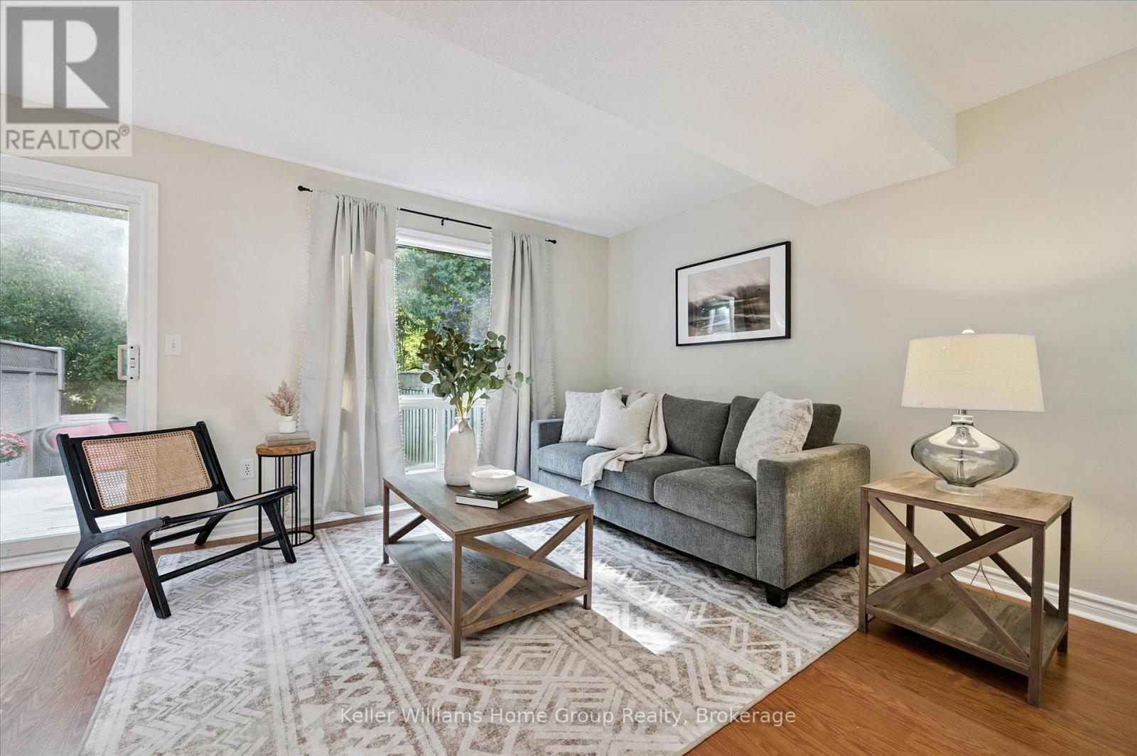 97 Rodgers Road, Guelph (Kortright West), ON - Indoor Photo Showing Living Room