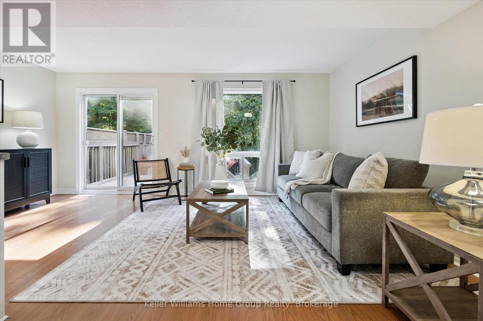 97 Rodgers Road, Guelph (Kortright West), ON - Indoor Photo Showing Living Room