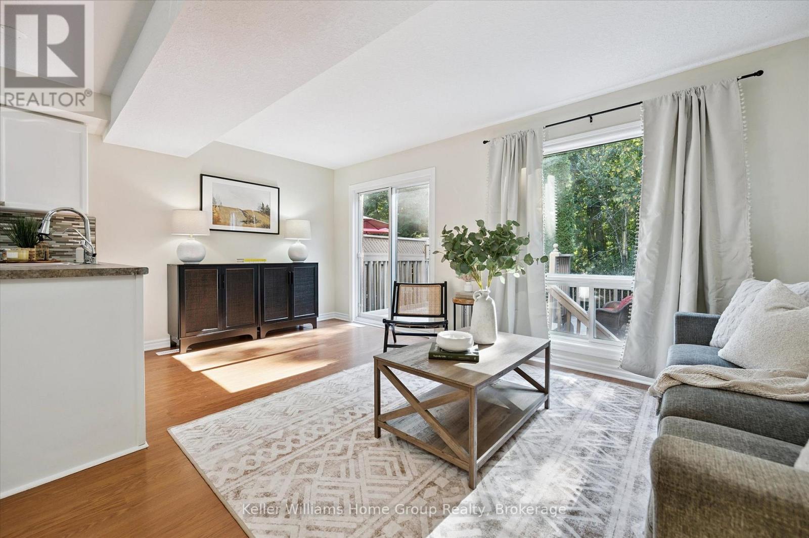 97 Rodgers Road, Guelph (Kortright West), ON - Indoor Photo Showing Living Room