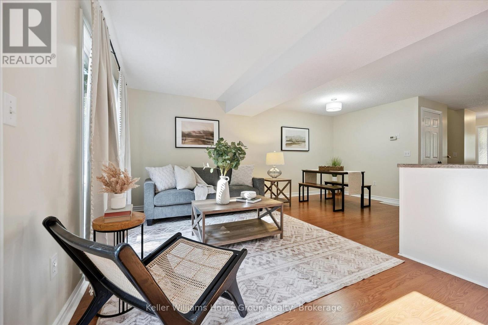 97 Rodgers Road, Guelph (Kortright West), ON - Indoor Photo Showing Living Room