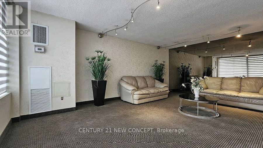 101 - 7451 Yonge Street, Markham, ON - Indoor Photo Showing Living Room