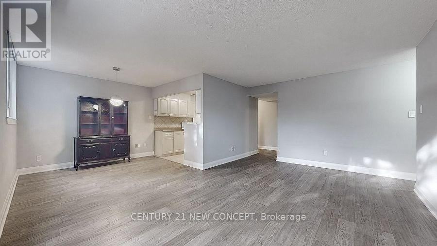 101 - 7451 Yonge Street, Markham, ON - Indoor