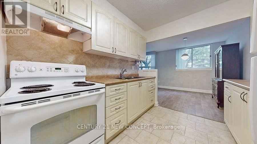 101 - 7451 Yonge Street, Markham, ON - Indoor Photo Showing Kitchen