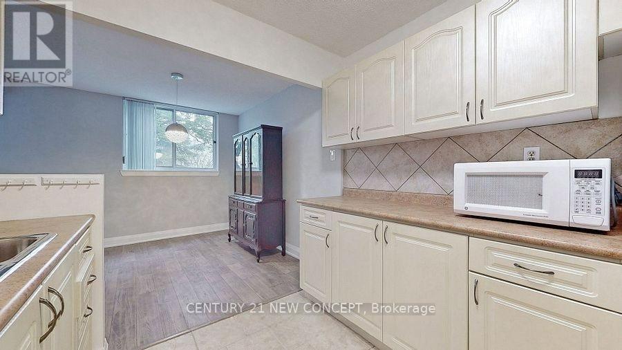101 - 7451 Yonge Street, Markham, ON - Indoor Photo Showing Kitchen
