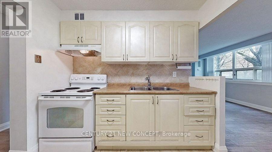 101 - 7451 Yonge Street, Markham, ON - Indoor Photo Showing Kitchen With Double Sink