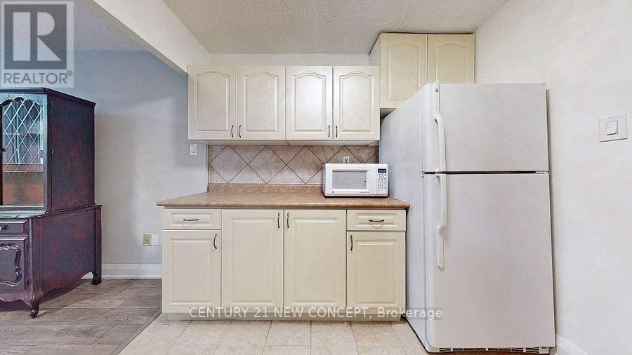101 - 7451 Yonge Street, Markham, ON - Indoor Photo Showing Kitchen
